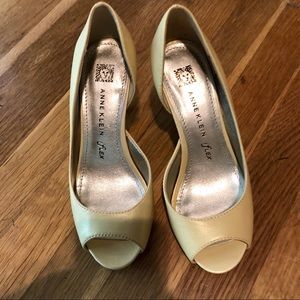 Anne Klein iflex heels. EUC.